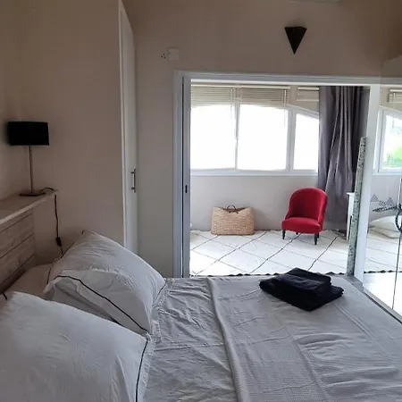 Semesterbostad Maison De Bord De ,hyeres, 3 Chambres, Jardin, Calme Hyères