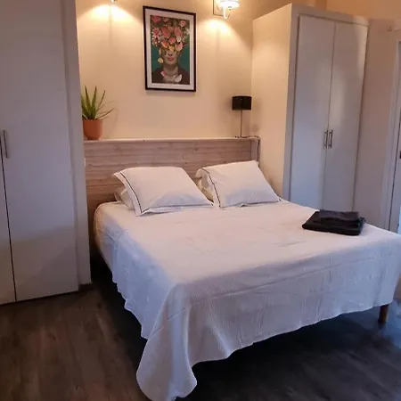 Semesterbostad Maison De Bord De ,hyeres, 3 Chambres, Jardin, Calme Hyères