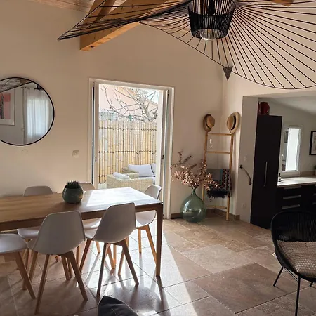 Holiday home Maison De Bord De ,hyeres, 3 Chambres, Jardin, Calme