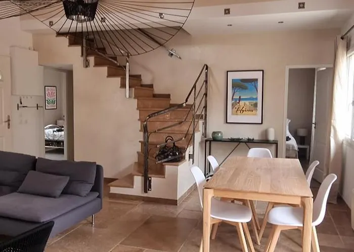 度假居 Maison De Bord De ,hyeres, 3 Chambres, Jardin, Calme